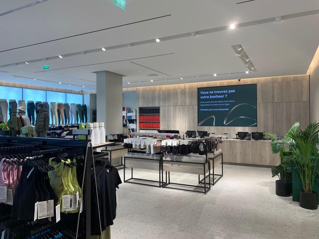 Lululemon, Champs Élysée view 3